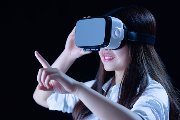 AR & VR Ads: The Next Frontier in Immersive Marketing